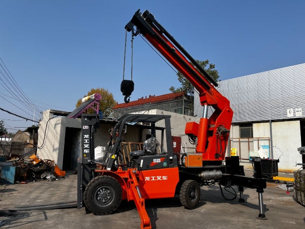 叉車(chē)尾吊的主要特性與優(yōu)勢(shì)